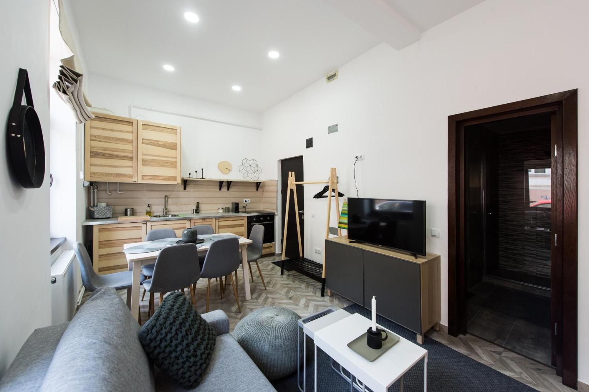 Charming Old Town Flat With Mountain View Apartment Brasov Exterior photo